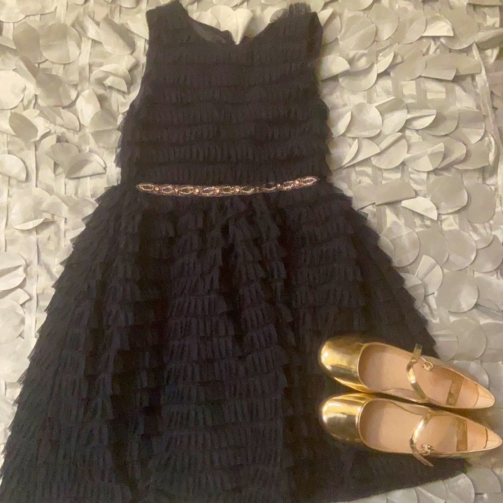 Excellent condition! Holiday dress for girls with nice jewel detail on waist.